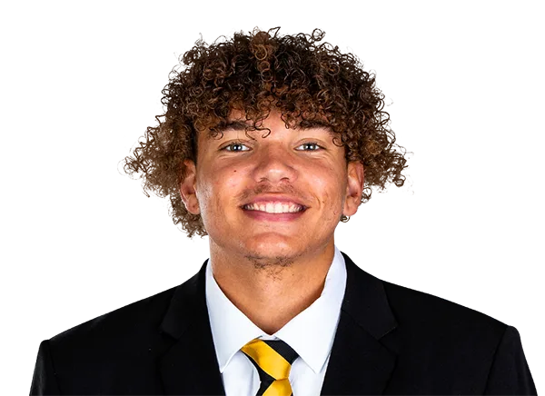 Noah Carter headshot