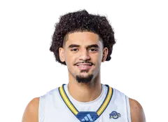 Alexis Reyes headshot