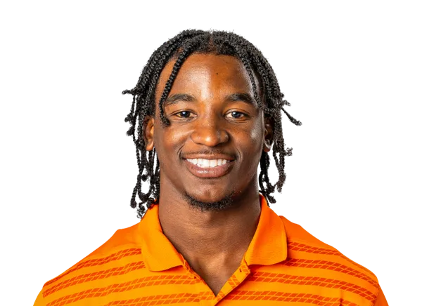 Arturo Dean headshot