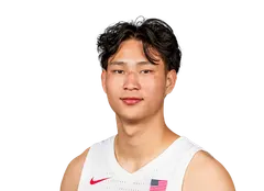 Myles Che headshot
